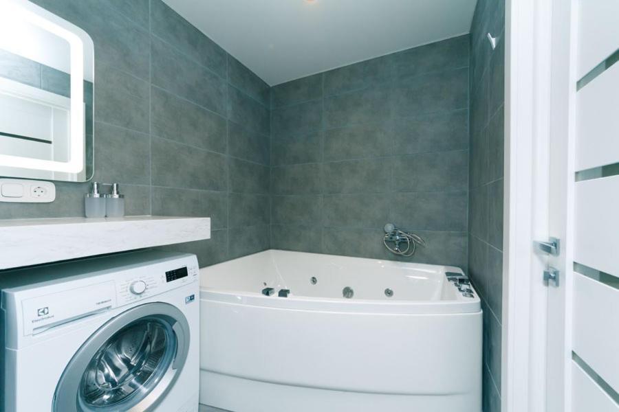 7 Вулиця Саксаганського Appartement Kiev Buitenkant foto
