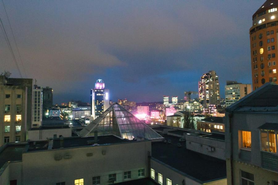 7 Вулиця Саксаганського Appartement Kiev Buitenkant foto