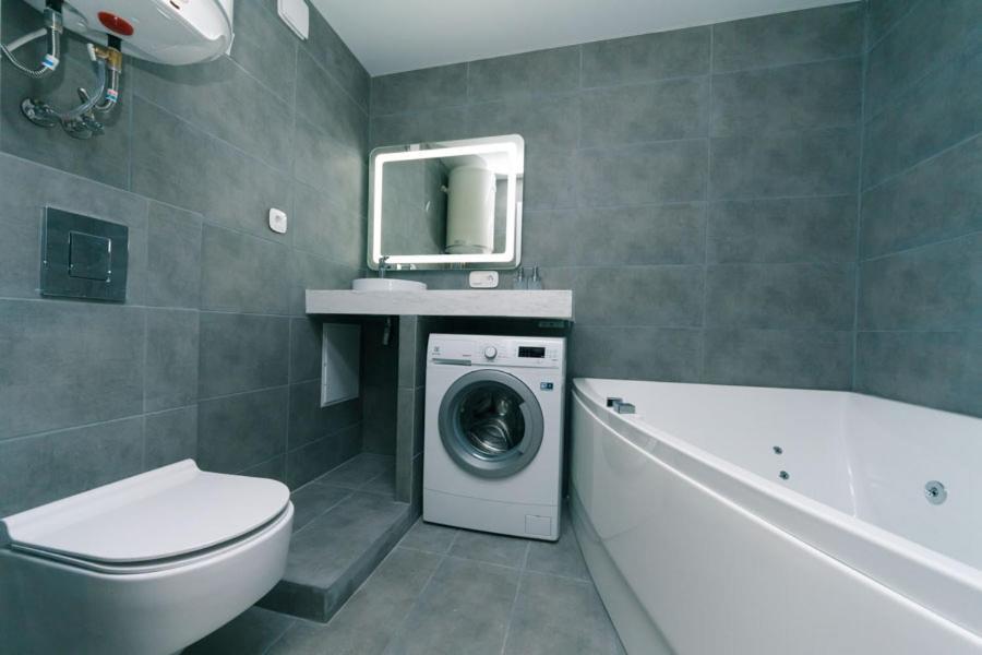 7 Вулиця Саксаганського Appartement Kiev Buitenkant foto