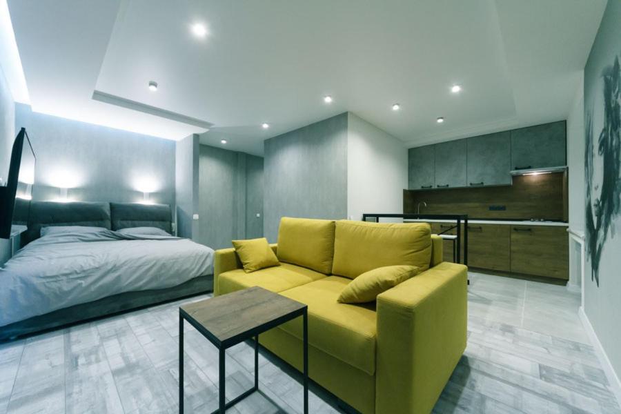 7 Вулиця Саксаганського Appartement Kiev Buitenkant foto