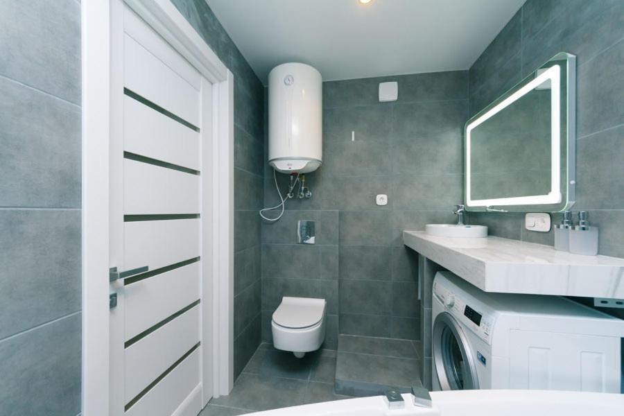 7 Вулиця Саксаганського Appartement Kiev Buitenkant foto