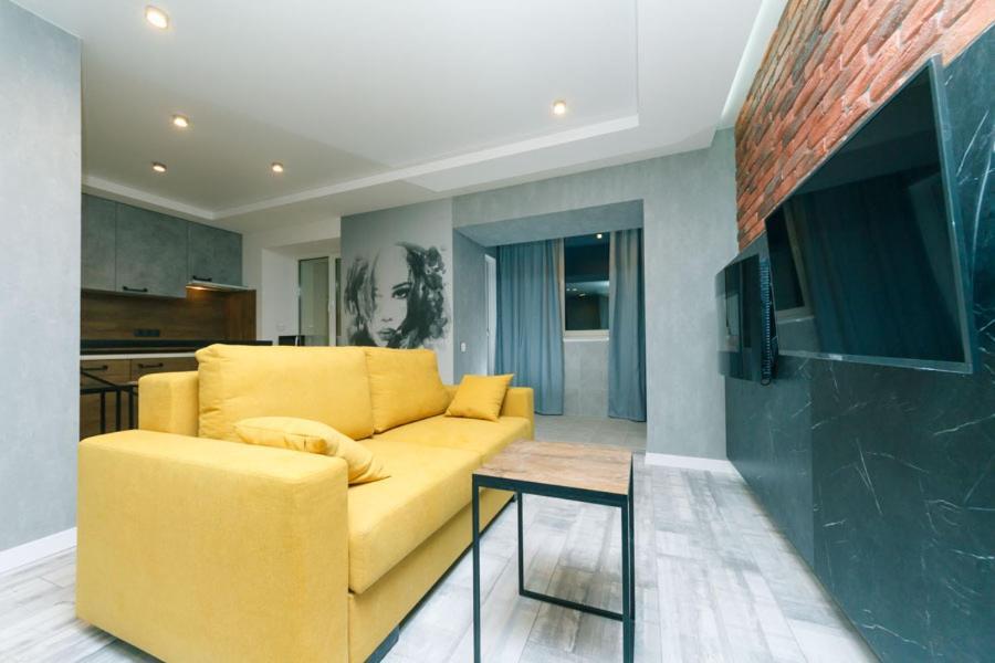 7 Вулиця Саксаганського Appartement Kiev Buitenkant foto